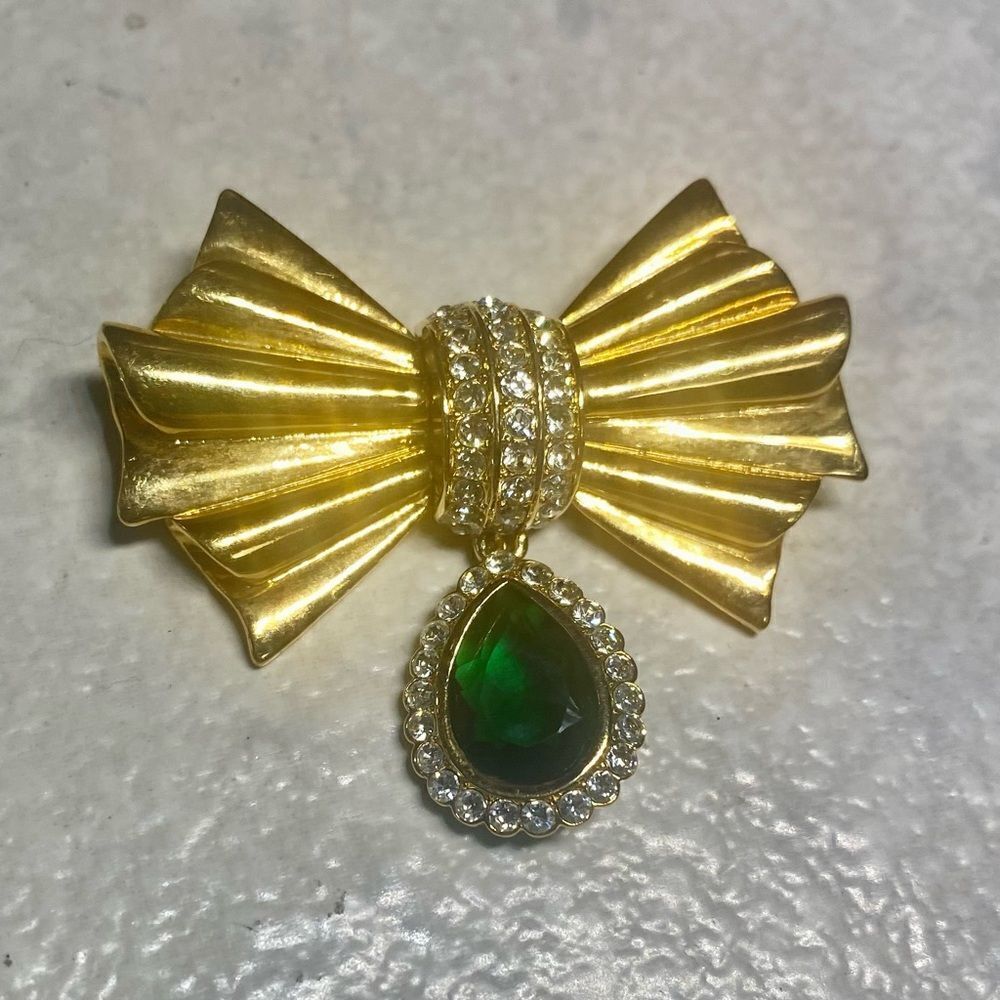 Vintage Gold Green Rhinestone Crystal Brooch